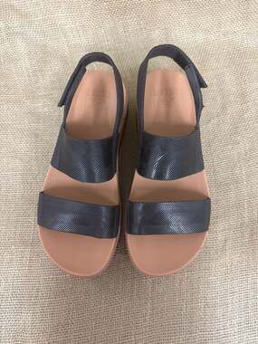 Reef Women's Water Vista Higher Platform Sandal Black/Tan